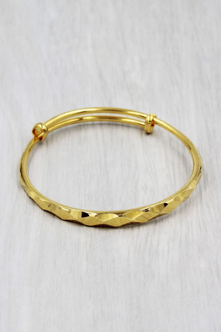 100% nickel free.Material: gold plated.Length: 8 inches，Adjustable.Free gift wrapping.Free shipping on all orders for easy return.30 days return policy. Pattern Bracelet, Argyle Pattern, Free Gift Wrapping, Free Gift, Gold Bracelet, Return Policy, Gift Wrapping, Bracelet, Gold