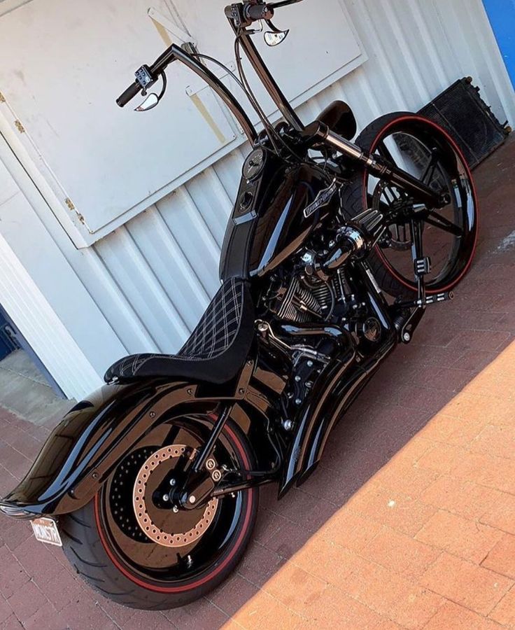 a black motorcycle parked in front of a building