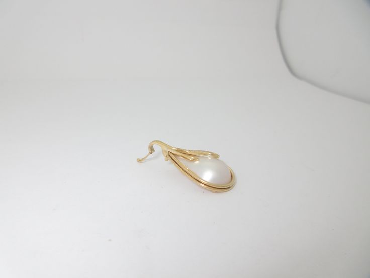 Pearls are the Gem of Sincerity, Faith, innocence & Integrity Antique 14K Solid Gold Japanese Cultured Pearl Diamond Necklace * Pendant Measures Approx 31mm X 16mm * 5.6 Grams 20 Inch Natural Diamonds VS/GH Lobster Claw Give the Gift of Faithfulness & Devotion N144 Antique Pearl Necklace, Pearl Diamond Necklace, Mother Child Necklace, Diamond Necklace Pendant, Japanese Pearls, Silver Ankle Bracelet, Pearl And Diamond Necklace, Diamond Wedding Sets, Solid Gold Necklace