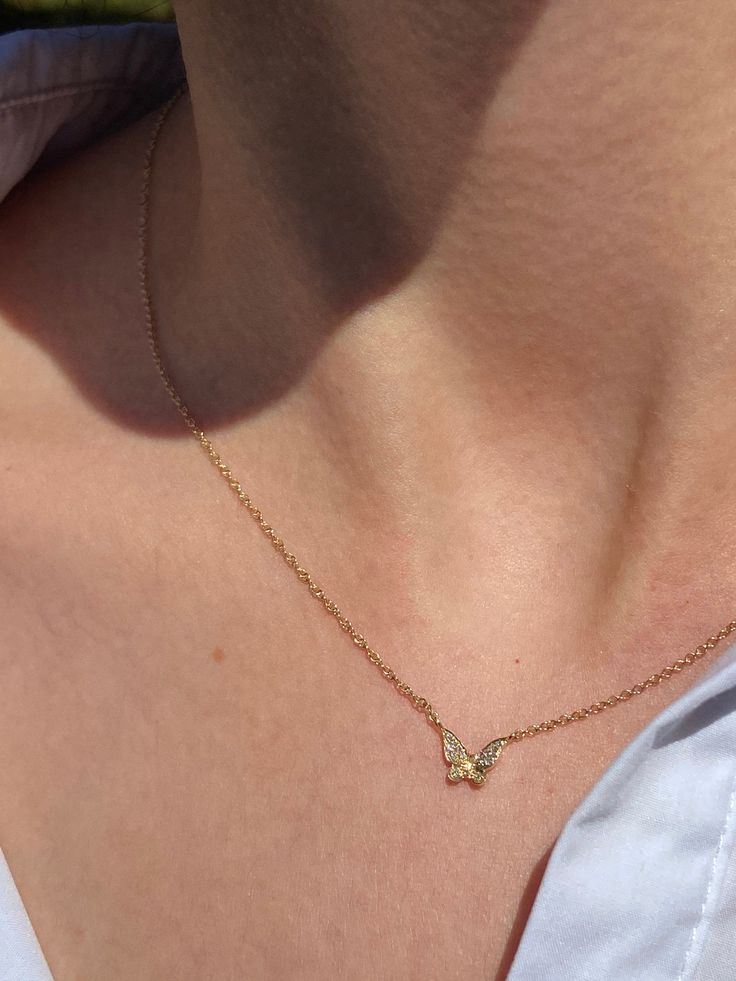 [PaidLink] 'Diamond Butterfly Necklace Is A Staple In Every Jewelry Box. We Perfected The Sleek And Dainty Design To Compliment Every Outfit You Own! Wear It Everyday Against Your Heart To Feel The Sweet Beat. Item Description Metal: 14K Gold Chain: 18' Bolo Chain (This Bolo Chain Can Be Adjusted To Any Length From 18' Down To A Choker) Pendant Dimension: 8X6mm Diamond Weight: 0.05Cts Diamond Quality: Gh-Si For Any Questions Regarding This Piece Or Our #golddaintynecklaceminimalistjewelry Butterfly Jewelry Necklace, Minimalist Accessories Jewellery, Diamond Butterfly Necklace, Gold Neck Chain, Jewelry Necklace Simple, Neck Pieces Jewelry, Pretty Jewelry Necklaces, Diamond Butterfly, Beautiful Gold Necklaces