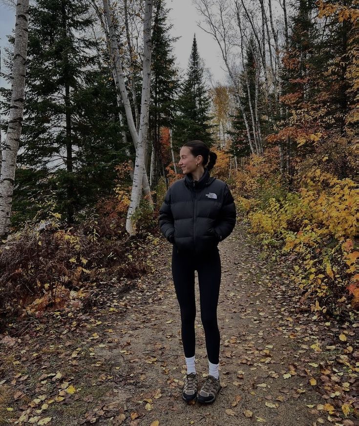 Hiking Outfit Winter Mountain, Cold Hiking Outfit, Hiking Fall, Cold Outfit, Patagonia Outfit, Colorado Outfits, Hiking Outfit Fall, Walking Outfits, Winter Inspo