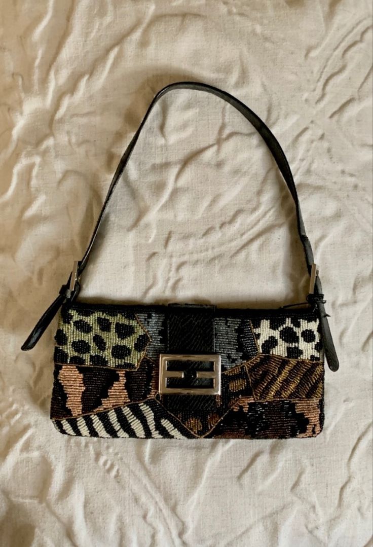 Fendi Beaded Bag, Vintage Purses Aesthetic, Fendi Baguette Aesthetic, Vintage Designer Purses, Fendi Beaded Baguette, Old Money Purse, Beaded Bag Outfit, Fendi Aesthetic, Cool Purses