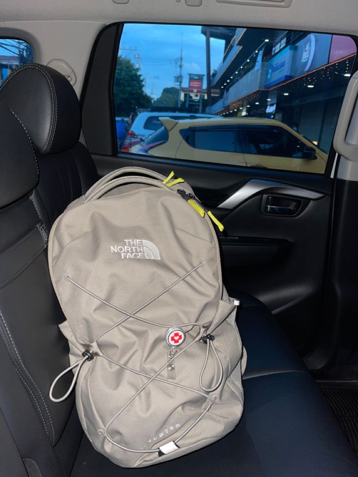 Northface Jester Backpack Aesthetic, Jester Backpack Aesthetic, North Face Backpack Outfit, Northface Backpacks Outfit, Northface Backpacks Aesthetic, North Face Backpack Aesthetic, Northface Jester, North Face Backpack School, North Face Aesthetic