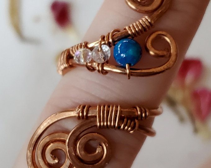 Etsy :: El lugar para comprar y vender todo lo que está hecho a mano Adjustable Copper Wire Wrapped Rings, Handmade Adjustable Copper Wire Rings, Blue Sea Glass, Wire Wrapped Rings, Wrap Rings, Silver Foil, Keepsake Gift, White Satin, Blue Sea