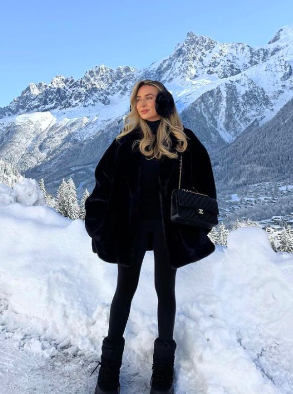 Aspen Outfits, Lululemon Shoes, Cute Ski Outfits, Freya Killin, Stockholm Winter, Ski Outfit For Women, Winter Vacation Outfits, Ski Trip Outfit, Snow Outfits