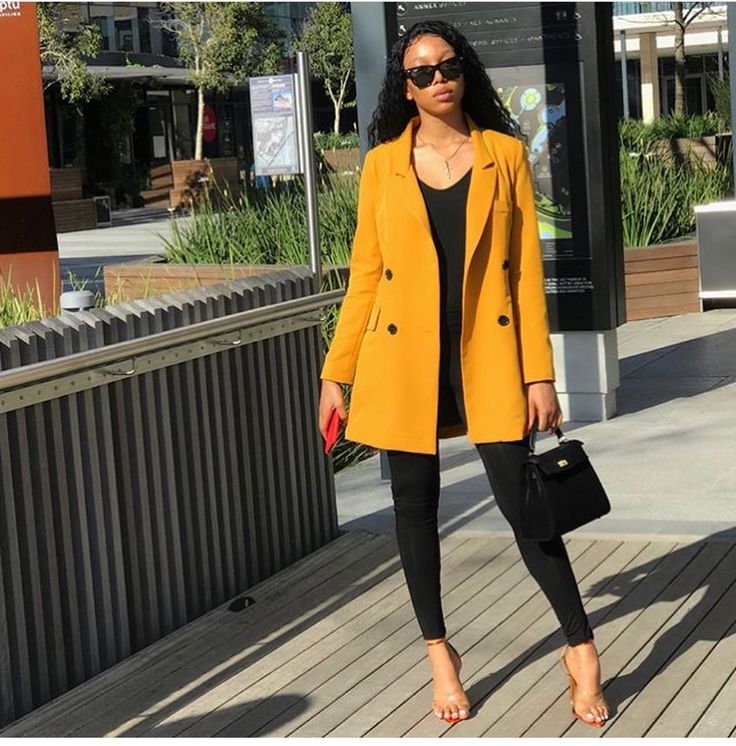 Chic Mustard Outerwear For Fall, Chic Mustard Outerwear For Work, Classic Yellow Fall Blazer, Chic Yellow Office Outerwear, Long Mustard Cardigan Outfit, Yellow Blazer Outfit, Mustard Coat, Mustard Outfits, Blazer Outfits Casual