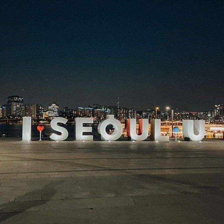 the word i sequi is lit up in front of a cityscape