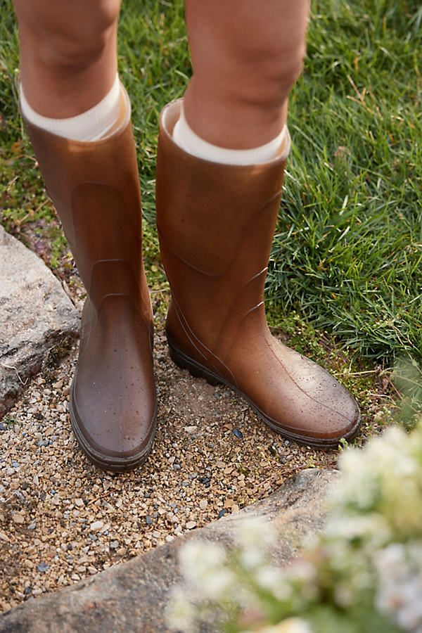 A practical and durable footwear option for gardening, outdoor chores, and rainy days, these boots are made from recycled materials at a workshop in Beaupréau-en-Mauges, France. | Kapitana Boots in Green, Size: 39 at Terrain Anthropology Boots, Tall Rain Boots Outfit, Shoes For Rainy Season, Rain Boots Outfit, Gardening Boots, Garden Outfit, Rain Boot Outfit, Cute Rain Boots, Garden Boots