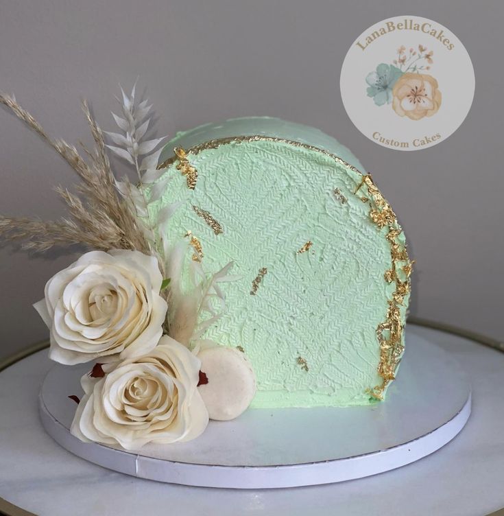 Floral cake upturned cake 
Green birthday cake Face Forward Cake, Forward Facing Cake, Top Forward Cake, Arch Cake, 31 Birthday, Cake For Him, Pattern Cake, 70th Birthday Cake, Patterned Cake