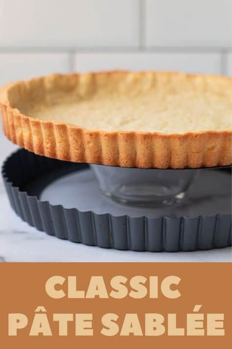 an image of a pie in a pan with the words classic pate sablie on it