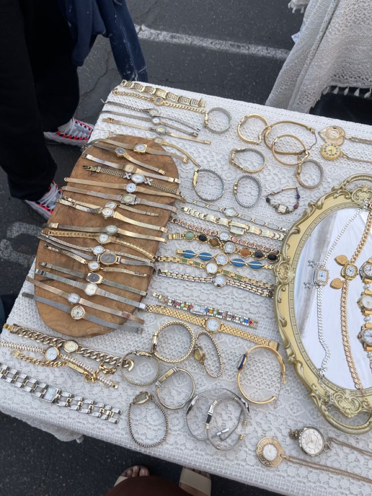 Flea Market Aesthetic, Thrift Aesthetic, Silver Watches, Thrift Vintage, Thrift Finds, Vintage Store, Jewelry Inspo, Summer Aesthetic, Flea Market