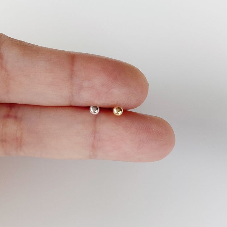 14k Solid gold Labret Monroe  Features: Material: 14k Solid Gold Ball Size: 3mm Externally threaded Labret: 6mm, 8mm, 10mm Ready for a Gift 🎁 Tragus Conch, Conch Piercing, Screw Back Earrings, Tragus, Conch, Helix, Pure Silver, Solid Gold, Screw