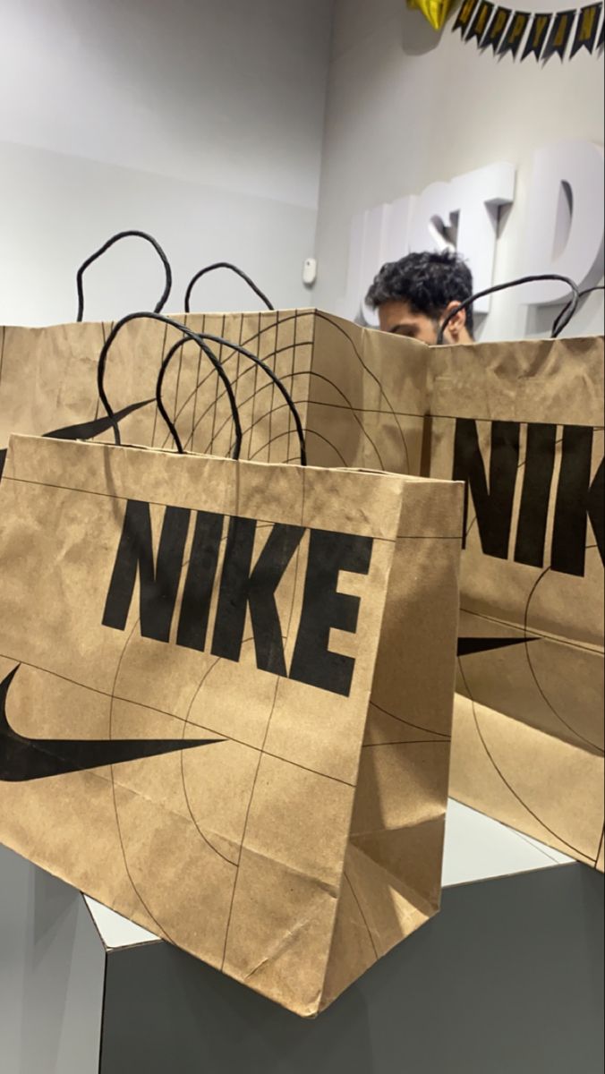 #nike #sneakers #shopping #aesthetic Shopping Bags Snap, Nike Shopping Bag, Deadpool Wallpaper Iphone, Nike Shopping, Nike Aesthetic, Snooker Room, Shopping Pictures, Shopping Aesthetic, Custom Sneakers Diy