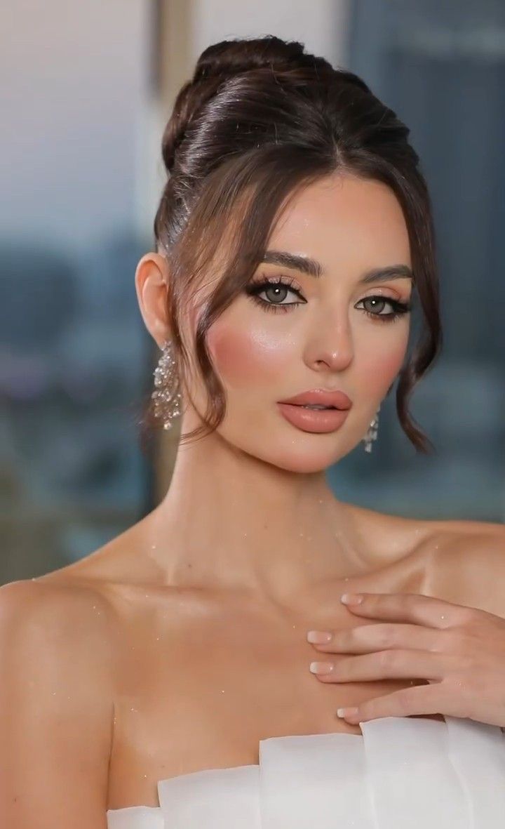 Natural Glam Makeup Looks, Hair For Formal, Subtle Makeup Looks, Brown Eyes Makeup Looks, Wedding Hair Looks, Makeup Subtle, Makeup Brown Skin, Eyes Makeup Looks, Glam Bride Makeup