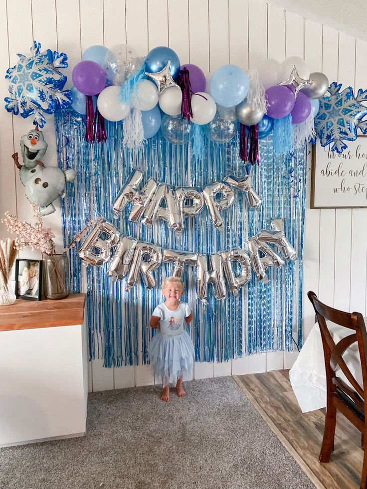 Easy Frozen Birthday Decorations, Elsa Theme Party Ideas, Disney Frozen Party Decorations, Frozen Birthday Theme Ideas, 3rd Birthday Elsa Theme, Frozen Back Drop Ideas, Frozen One Year Old Party, Frozen Themed 1st Birthday Party, Frozen 3rd Bday Party