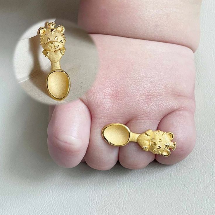 Gold Spoon Tiger Baby Ring 24K 0.999 Pure 3.75g 한돈 It's a perfect gift for a baby who was born in 2021 the Year of the Ox The tiger is the second of the twelve animal signs that make up the Chinese zodiac. Celebrate your loved one's Baeke-il (100days) or Dol(1st birthday party) with our dainty, delicate and simple,  24k gold tiger spoon is synonymous with wealth, especially inherited wealth It can be engraved on the body(spoon) of the ring (Any 6 characters maximum) -example 1) 첫돌 축하해 2) 백일 축하해 Baby Jewelry Gold Boys, Baby Boy Rings Gold, Baby Jewelry Gold Newborn Ring, Baby Jewelry Gold Newborn, Baby Jewelry Gold Newborn Girl, Animal Signs, Tiger Baby, Baby Ring, Gold Tiger