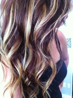 Image result for burgundy hair with blonde highlights Purple Blonde Hair, Hair Color Blonde Highlights, Dark Purple Hair, Mom Hair, Plum Hair, Hair Highlights And Lowlights, Chunky Highlights, Hair Blond, Red Highlights