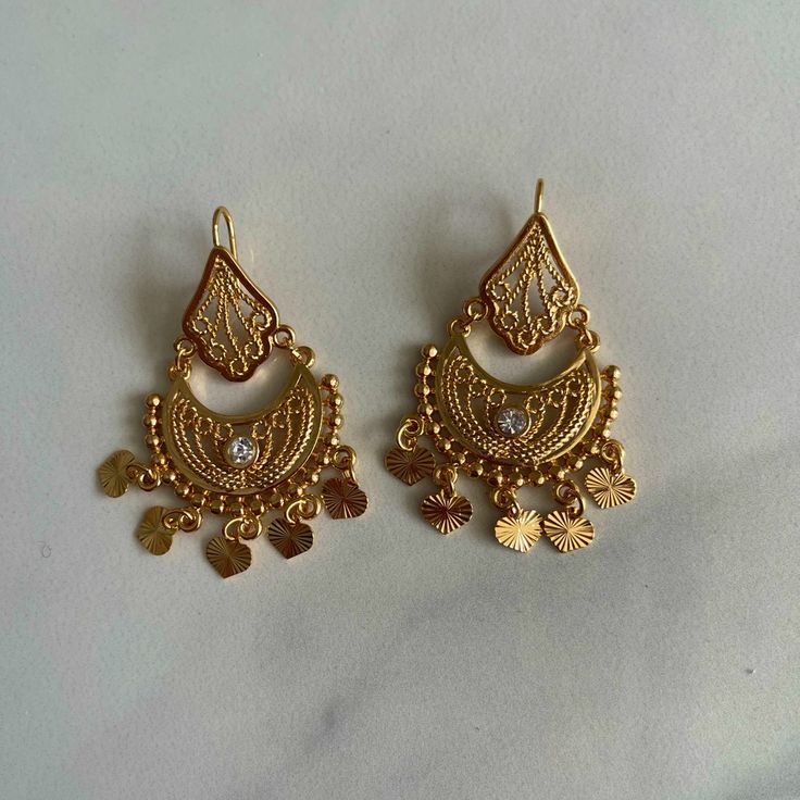 Golden Colored Earrings, With Heart Dangles, Brand New Never Worn Gold Bohemian Drop Heart Earrings, Gold Bohemian Dangle Heart Earrings, Bohemian Gold Heart Drop Earrings, Bohemian Gold Heart Earrings For Pierced Ears, Arab Earrings, Gold Chandbali, Red Living Room Decor, India Trip, Bridal Chura