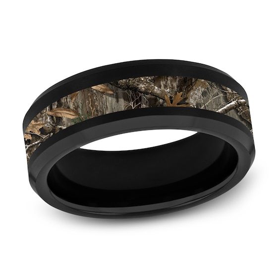 an men's wedding band in black ceramic with realtree camo inside it