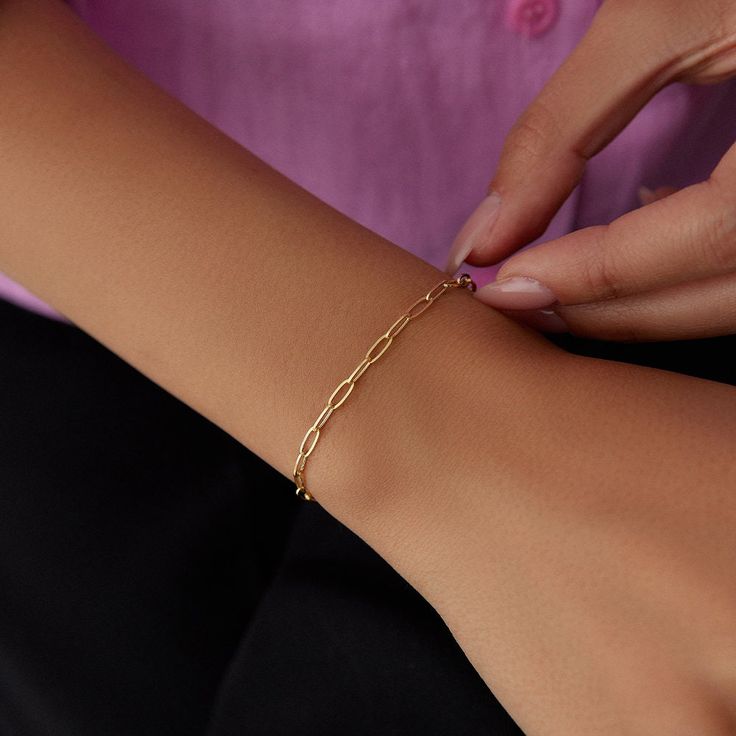 14k Solid Gold Paperclip Chain Bracelet - Dainty and Elegant Elevate your jewelry collection with our exquisite 14k Solid Gold Paperclip Chain Bracelet. This dainty and timeless piece is crafted with meticulous attention to detail, making it a perfect addition to any outfit. Key Features: Material: Made from 14k solid gold, ensuring durability and a luxurious shine. Design: Features a classic paperclip chain design, offering a modern and minimalist look. Versatile: Perfect for daily wear or spec Formal Fine Jewelry Delicate Chain Bracelet, Gold Link Bracelet Gift, Gold Link Bracelet As Gift, Gift Yellow Gold Chain Bracelet With Cable Chain, Rose Gold Bracelet With Solid Link As A Gift, 14k Gold Chain Bracelet With Rectangular Links As Gift, Yellow Gold Link Chain Bracelet For Gift, Gift Yellow Gold Cable Chain Bracelet, 14k Gold Chain Bracelet With Rectangular Links