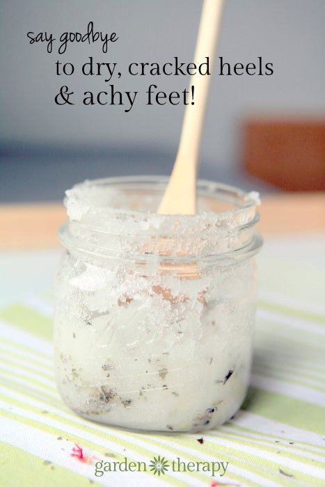 This healing foot scrub will soothe feet with all-natural ingredients Peppermint Foot Scrub, Pedicure Soak, Homemade Scrub, Sugar Scrub Recipe, Diy Body Scrub, Lip Scrubs, Foot Scrub, Diy Scrub, Dried Herbs