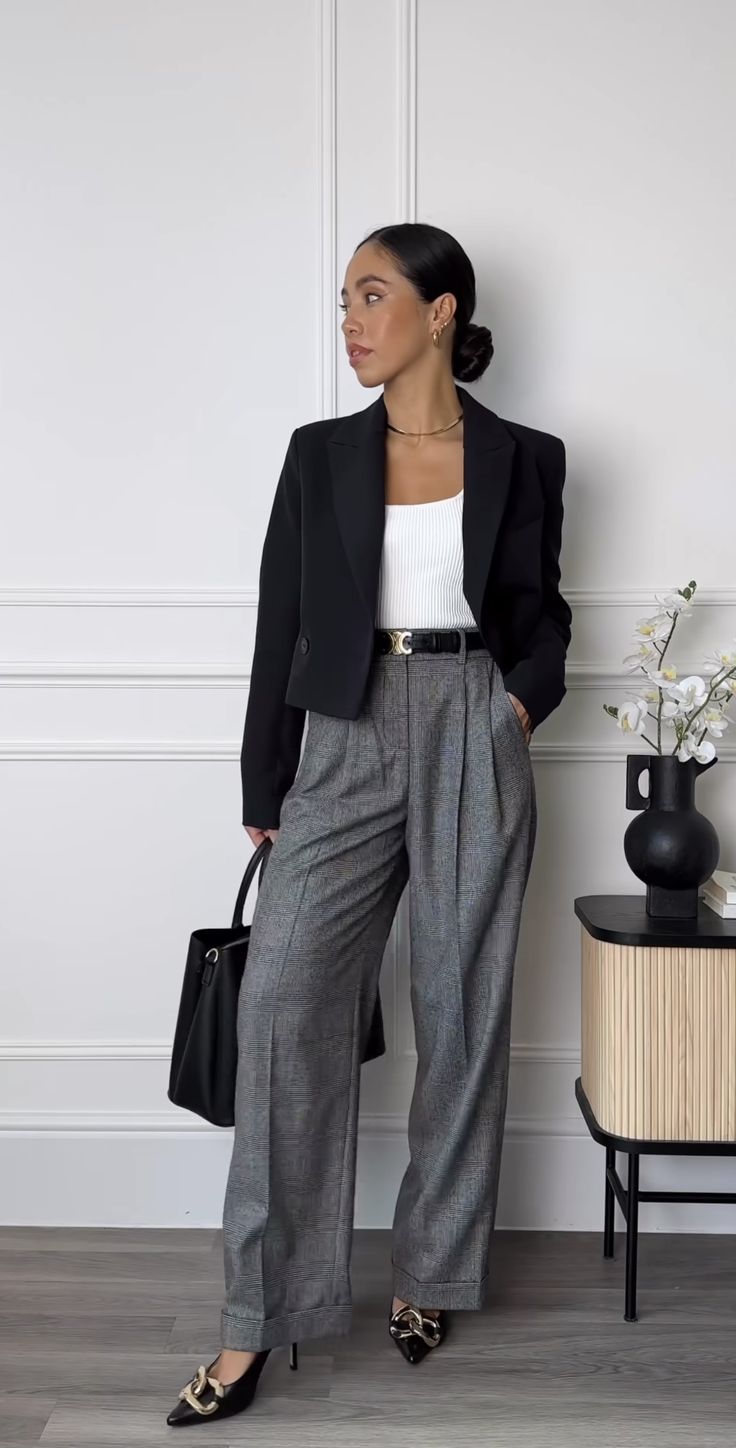 Outfit Formal Mujer, Corporate Attire Women, Classy Business Outfits, Women Tips, Business Professional Outfits, Business Attire Women, Fest Outfits, Sunny Season, Spring Work