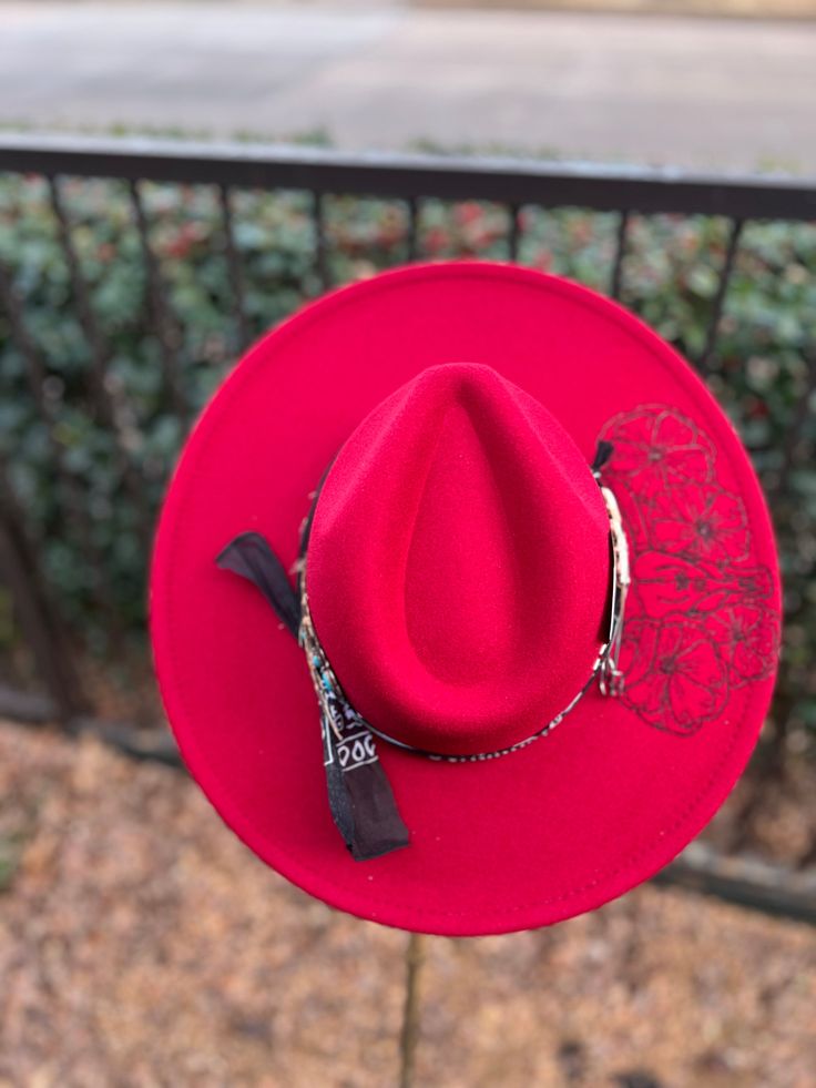 Be the life of the rodeo in this gorgeous boho red hat featuring a bull, poppies, and playful longhorns. Add this accessory to your wardrobe for a unique western touch. Trendy Hats For Kentucky Derby Festival, Adjustable Red Hat Bands For Spring, Bohemian Summer Felt Hat For Rodeo, Trendy Curved Brim Felt Hat For Festivals, Trendy Short Brim Felt Hat For Festivals, Adjustable Red Hat Bands For Kentucky Derby, Bohemian Felt Hat For Western-themed Summer Events, Adjustable Red Hat Bands For Summer, Bohemian Felt Hat For Summer Western-themed Events