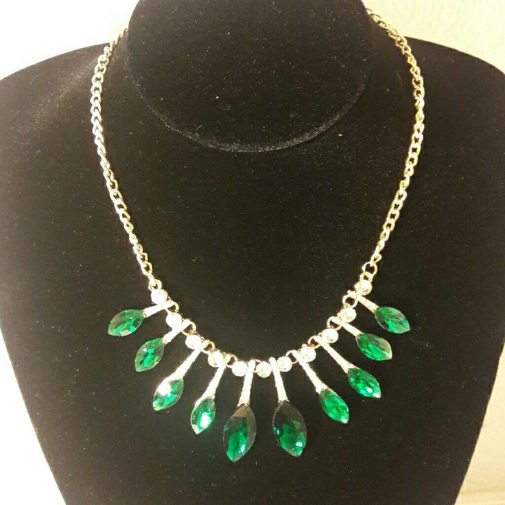 Very Nice Piece Of Necklace Can Match Your Any Dress Elegant Green Rhinestone Necklace For Party, Design Jewelry, Green Gold, Green And Gold, Womens Jewelry Necklace, Jewelry Design, Jewelry Necklaces, Women Jewelry, Necklaces