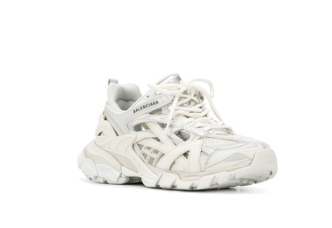 Balenciaga Track Trainers, Balenciaga Track 2, Oversize Outfit, White Balenciaga, Balenciaga Style, Balenciaga Track, Bold Logo, Designer Outlet, Balenciaga Triple S