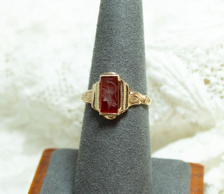 Carnelian Seal Ring 10KGold Size 8 Carnelian Ring Gold, Classic Red Intaglio Jewelry, Antique Signet Ring, Gold Carnelian Ring, Witchy Engagement Ring, Fede Ring, Signet Engagement Rings, Grunge Ring, Wedding Rings Unique Vintage