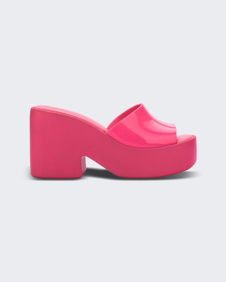 An outer side view of a pink Melissa Posh platform slide heel Clog Style, Clogs Style, Trending Sandals, Sandal Platform, Feminine Fashion, Platform Sandals Heels, Eva Sole, The 90s, Platform Heels