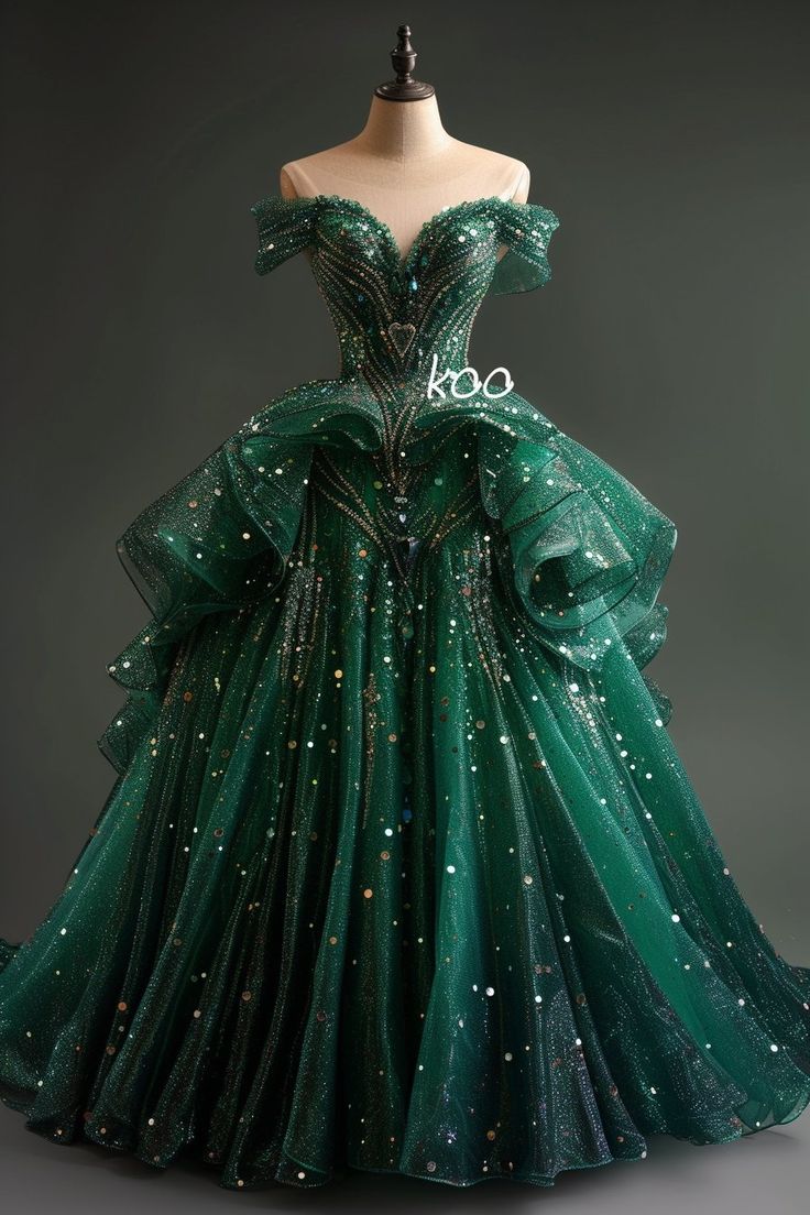 X Green Princess Gown, Green Ballroom Dress, Fairytale Outfits, Princess Gowns, Oc Outfits, Beautiful Long Dresses, Amazing Clothes, Nature Dress, Royal Dresses