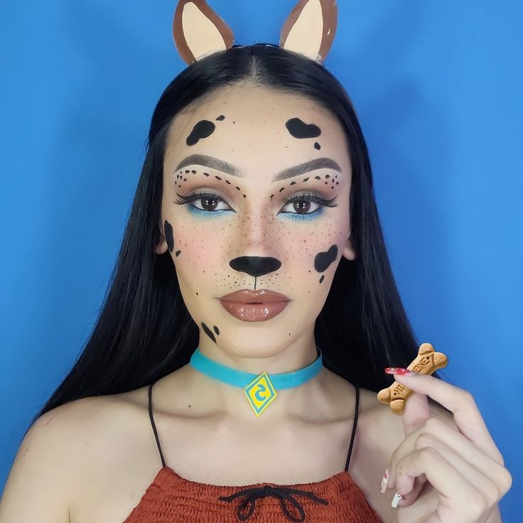 By IG: Karyna_make.up Puppy Halloween Makeup, Scooby Do Makeup Dog, Dog Halloween Makeup For Women, Scooby Doo Halloween Makeup, Simple Dog Makeup, Halloween Dog Makeup, Scooby Doo Make Up, Scooby Doo Makeup Dog, Scooby Doo Face Paint