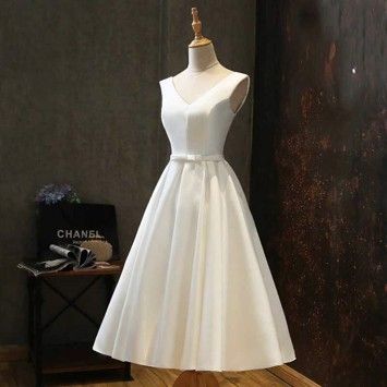 Konfirmations kjole - Mathilde, creme White Short Prom Dress, White Homecoming Dress, Prom Dress White, Bachelorette Party Dress, Beach Wedding Gown, White Bridesmaid, Bow Wedding Dress, Tea Length Wedding, Bridal Women