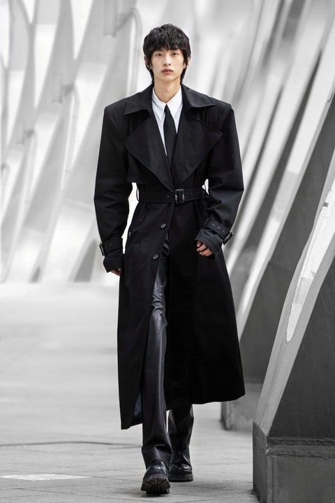 Suit Aesthetic Male, Trench Coat Outfit Men, Male Model Outfits, Trench Coat Suit, Static Poses, Fashion Models Men, High Fashion Men, High Fashion Runway, Model Runway