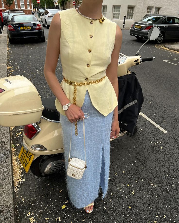 My fave colours combo 🍋🦋 The top and skirt are from @peppermayo ✨ #peppermayo #streetstylelook #streetstylelondon #londonstreetstyle #aestheticoutfits #aestheticoutfitideas #pinterestoutfit #pinterestoutfits #streetstyleinspo #streetstyleluxe #parisianlifestyle #styleoftheday #lookoftoday #streetstyleparis #parisianvibes #parisianlifestyle #parisianchic #parisianamour #effortlesschic #effortlesslychic #chicoutfit #londonvibes Summer outfits ideas, summer outfits inspro, summer fashion t... Yellow Outfit Summer, London Summer Outfits, Styling Skirts, Sleeveless Trench, Color Combos Outfit, Instagram London, Yellow Colour, Hijab Fashion Inspiration, Classy Casual Outfits