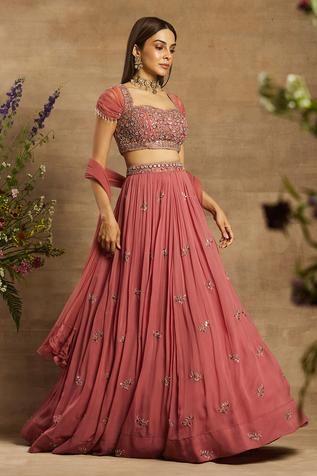 Lehenga Ideas, Lengha Blouse Designs, Engagement Lehenga, Lehenga Saree Design, Simple Lehenga, Simple Saree Designs, Trendy Outfits Indian, Indian Outfits Lehenga, Wedding Lehenga Designs