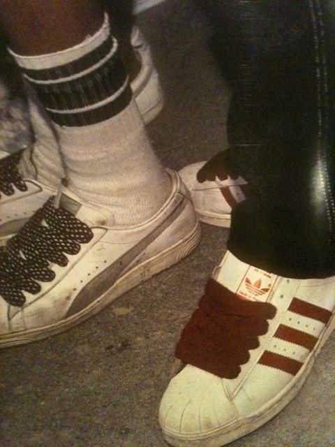 ADIDAS....WORE THEM Hip Hop Fashion Dance, Look Hip Hop, Jamel Shabazz, Old School Rap, Hip Hop Aesthetic, 80s Hip Hop, Old School Hip Hop, 90s Hiphop, 90s Hip Hop Fashion