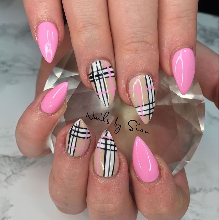 Pink Burberry Nails, Chanel Nails Design, Burberry Nails, Plaid Nail Art, Acrylic Nails Stiletto, Gucci Nails, Nail Art Jewelry, Chanel Nails, Matte Nails Design