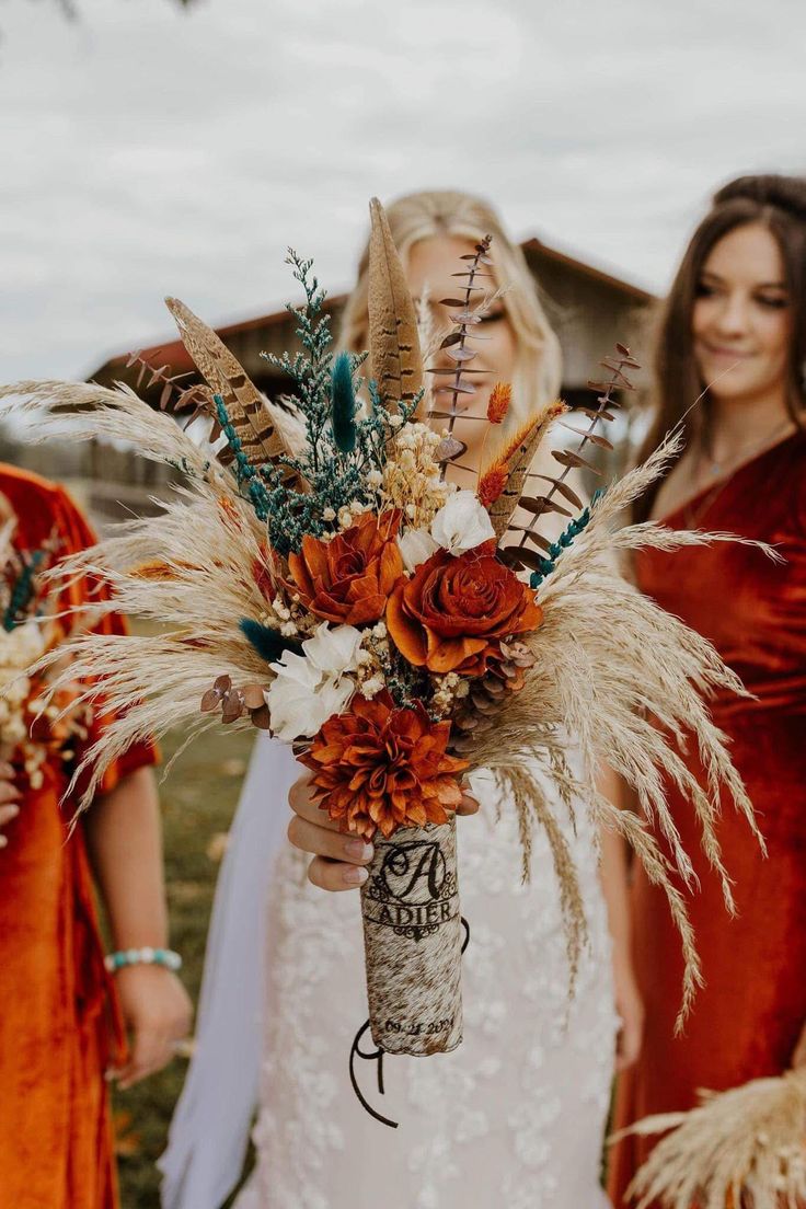 Western Wedding Fall Colors, Bull Skull Wedding Sign In, Western Floral Arrangements Wedding, Western Floral Bouquet, Rustic Western Wedding Colors, Head Table Wedding Decorations Rustic Country Chic, Southwestern Boho Wedding, Classy Western Aesthetic, Boho Western Centerpieces Wedding