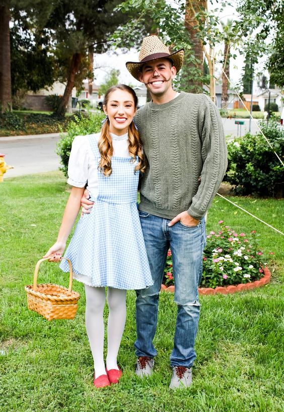 7 Creative Couples Halloween Costumes Ideas - Lolly Jane Yellow Brick Road Costume, Creative Couples Halloween Costumes, Scooby Doo Disfraz, Road Costume, Dorthy Costume, Cool Couple Halloween Costumes, Couples Halloween Costumes, Cute Couples Costumes, Dorothy Costume