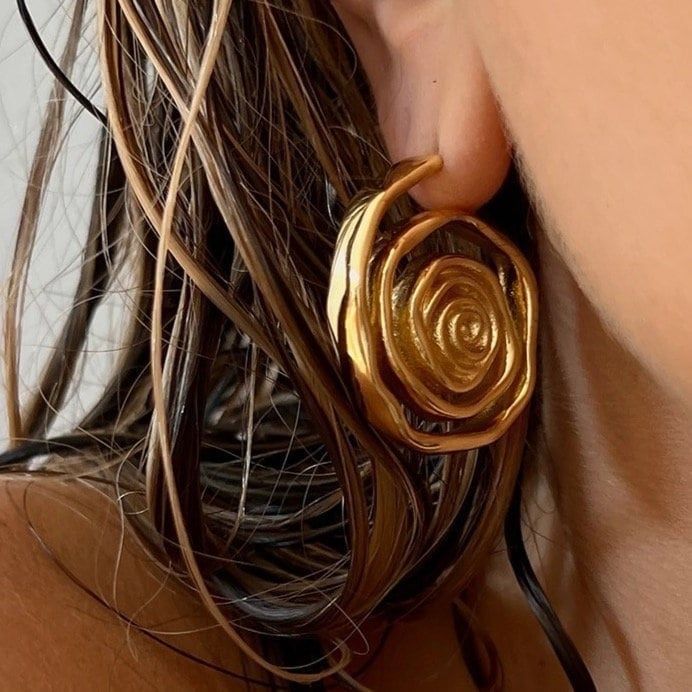 Gold Spiral Hoop Earrings, 00s Mode, Bohemian Minimalist, Gold Girl, Keramik Design, Dope Jewelry, Spiral Earrings, Earrings Bohemian, Funky Jewelry