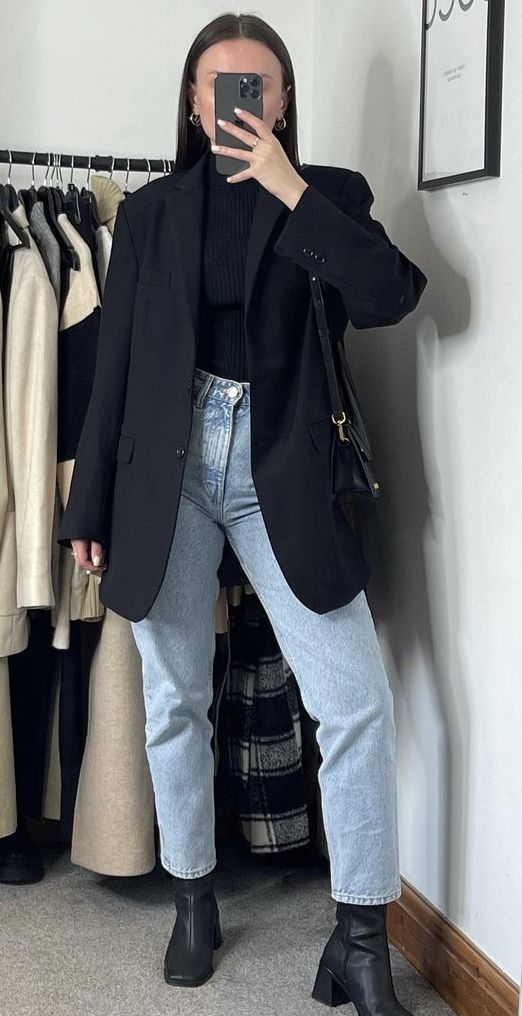 Winter Outfits With Black Skirt, Office Outfits Women Winter 2023, Fancy Blazer Outfits, Black Suit Jacket Outfits For Women, Sweatshirt Blazer Outfit, Black Blazer Outfits For Women Classy, Oversized Blazer Outfit Work, Oversized Black Blazer Outfit, Dark Denim Outfit