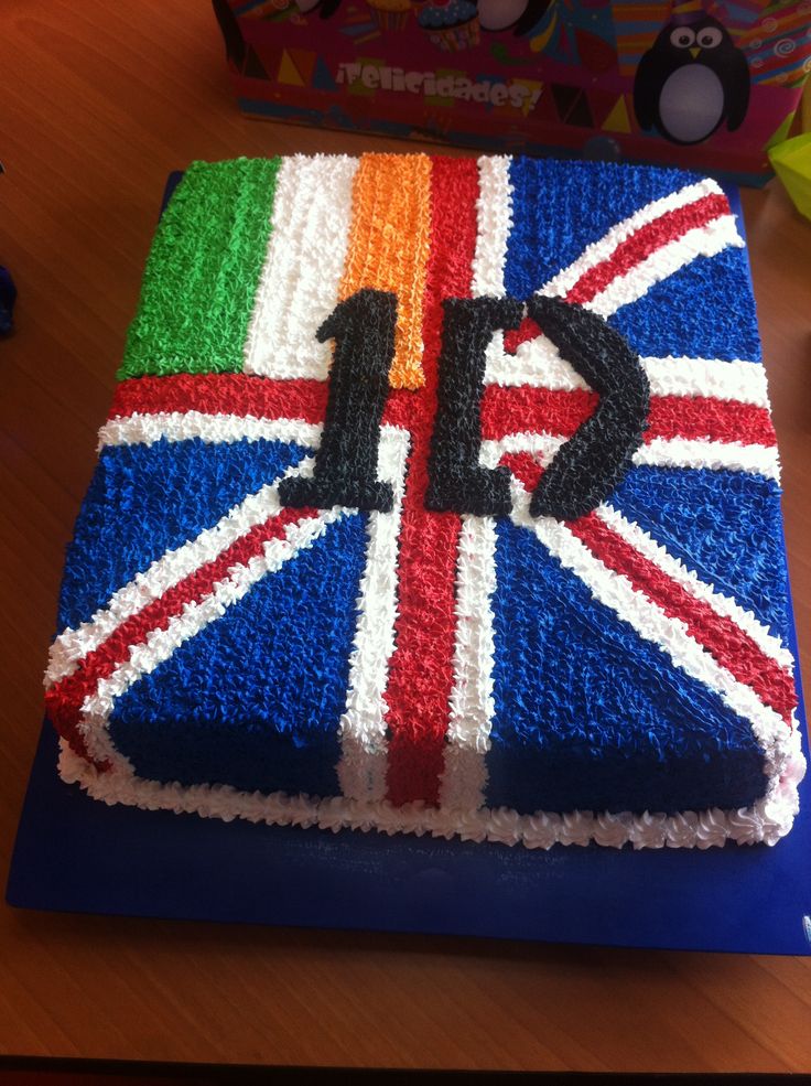 a cake decorated with the flag of britain