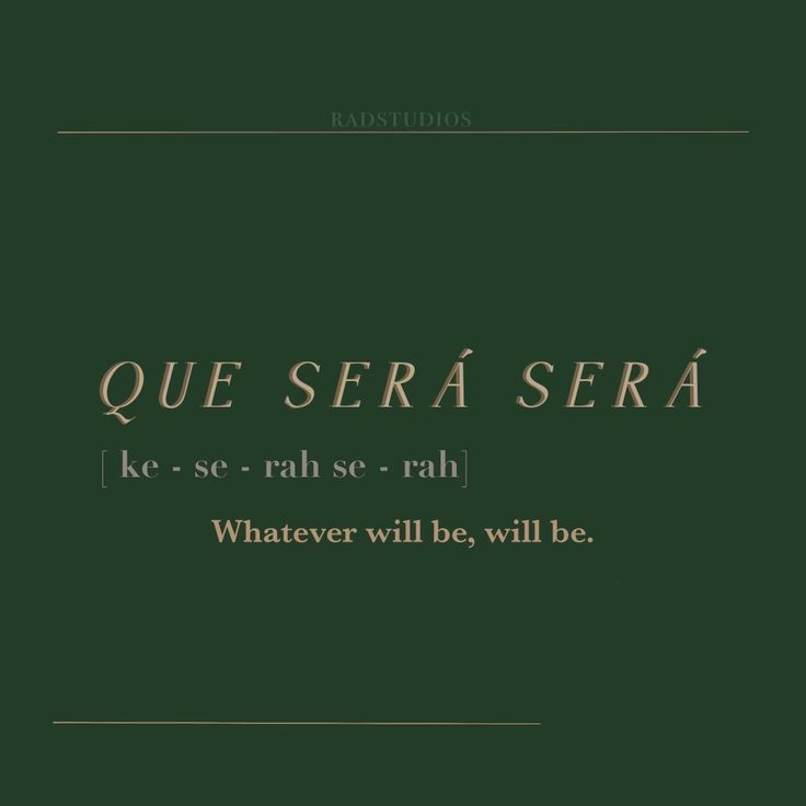 a green book cover with the words que sera sera