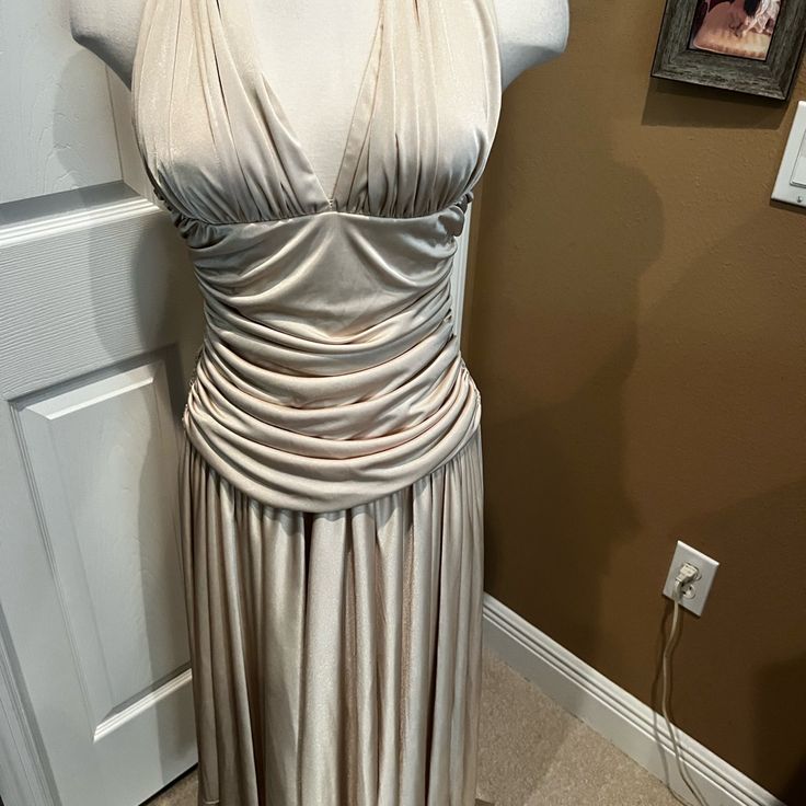 Lovely Cream Flowing Dress With Back Zip And Inside Bra Form. Cummerbund Waistline And Full Flowing Skirt. Like Marilyn Monroe’s Famous White Dress ! Never Worn Excellent Condition Party Dress With Ruched Bodice In Beige, Beige Dresses With Ruched Bodice For Party, Beige Party Dress With Ruched Bodice, Fitted Cream Halter Neck Dress, Cream Fitted Halter Neck Dress, Fitted Beige Maxi Dress With Ruched Details, Fitted Ruched Beige Maxi Dress, Fitted Beige Ruched Maxi Dress, Halter Neck Ruched Dress For Dinner