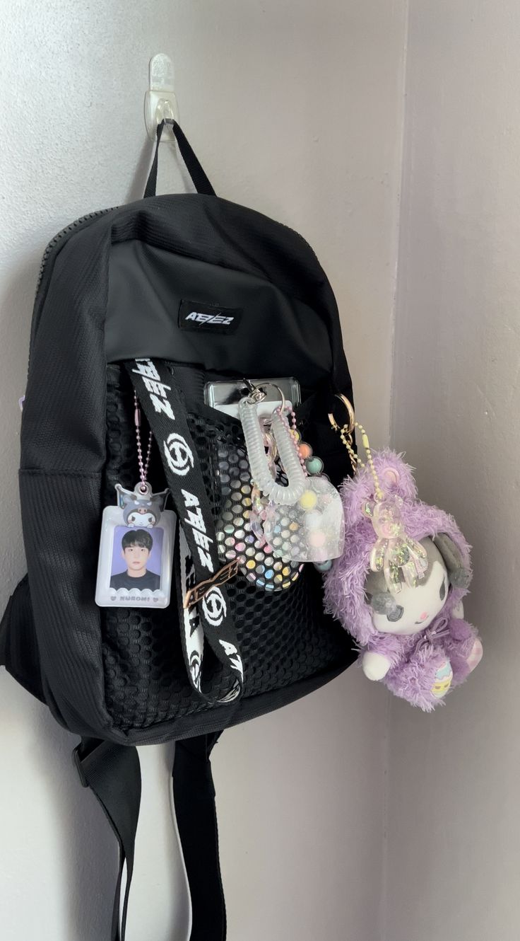 Kpop Backpack Ideas, Kpop Backpack, Concert Outfit Aesthetic, Concert Essentials, Kpop Bag, Tote Bag Kpop, Mochila Kpop, Concert Bags, Outfit Beige