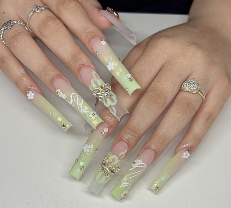 Rhinestone Nail Ideas, Subtle Nail Art, Mint Green Nails, Green Acrylic Nails, La Nails, Nails Design With Rhinestones, Glamorous Nails, Bling Nails, Nail Pro