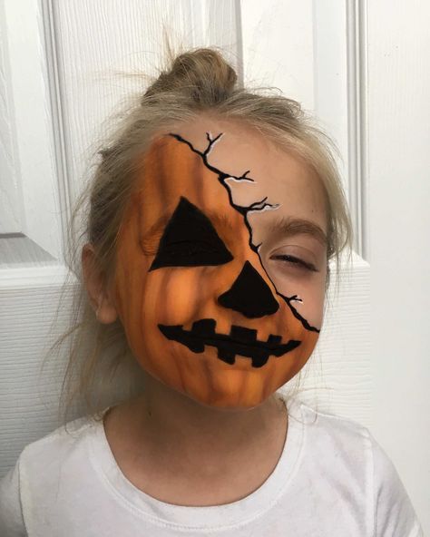 Easy Face Paint Ideas Halloween, Halloween Diy Easy Costume, Half Pumpkin Halloween Makeup, Spooky Halloween Face Paint, Paint Face Halloween, Face Paint For Adults Halloween, Pumpkin Halloween Makeup Kids, Diy Halloween Makeup Easy Kids, Kids Halloween Facepainting