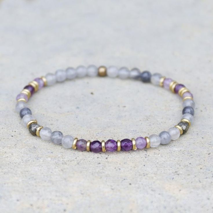 Amethyst Bracelet Beads, Crystal Bead Jewelry, Healing Gemstone Bracelets, Healing Gemstones, Purple Quartz, Amethyst Healing, Earrings Inspiration, Amethyst Bracelet, Healing Jewelry